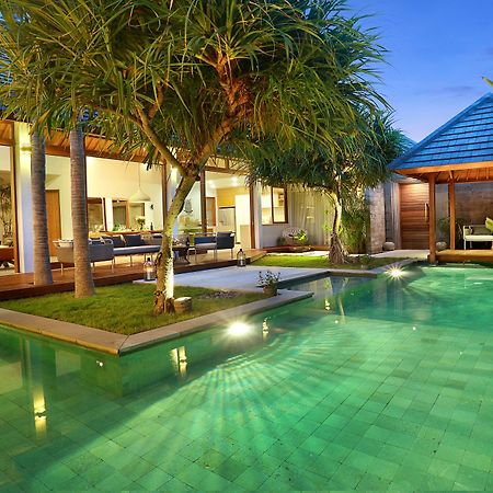 Villa Odyssey Seminyak Buitenkant foto