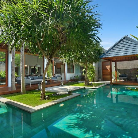 Villa Odyssey Seminyak Buitenkant foto